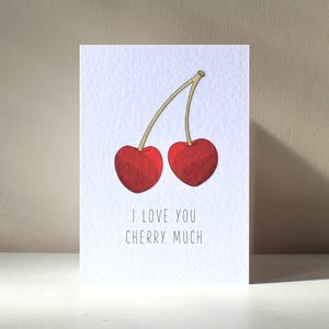 Cherry Much - A6 Cartão de felicitações personalizado com cereja, fruta, engraçado, saboroso, trocadilho, aniversário, dia dos namorados, amor, obrigado, aniversário