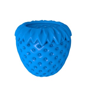 Puede incluir: Un juguete de plástico azul con forma de fresa. El juguete tiene una superficie texturizada y una parte superior con hojas.