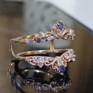 Art-Deco-Edwardian 1.20Ct natürlicher blauer Tansanit-Moissanit-Enhancer-Band / 14K Gold oder Silber Solitaire Wrap Solitaire Stack Verlobungsring