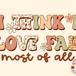 Op de afbeelding: Een kleurrijk grafisch ontwerp met de tekst "I think I love fall most of all" in een retro stijl met bloemmotieven.