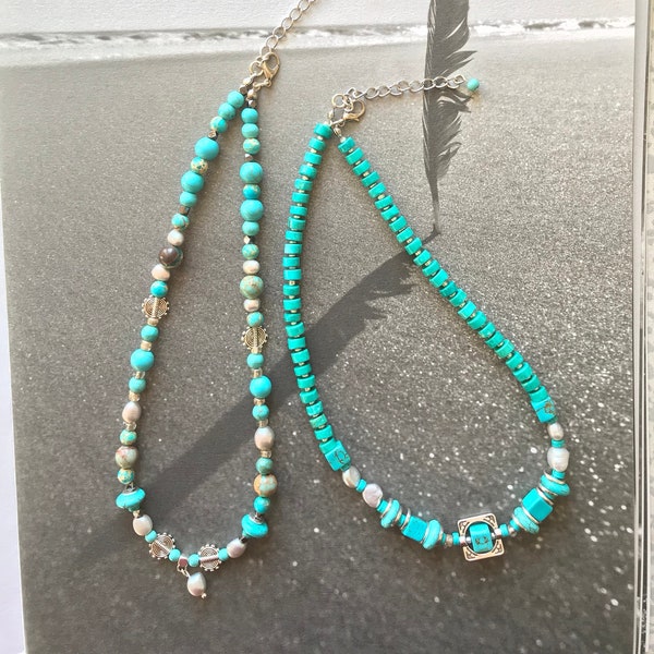 Collier bleu turquoise en pierre howlite et perles d'eau douce grises