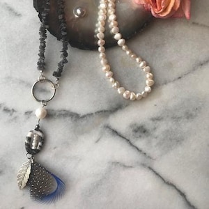 Long boho necklace in natural stones and freshwater cultured pearls with feather pendant