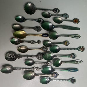 Assorted Souvenir Collectible 20 Spoon Lot Silver Metal US Travel Theme