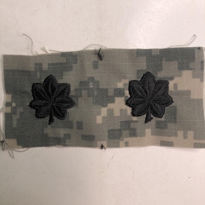 Par de parches oficiales de rango UCP del Ejército de EE. UU. para teniente coronel