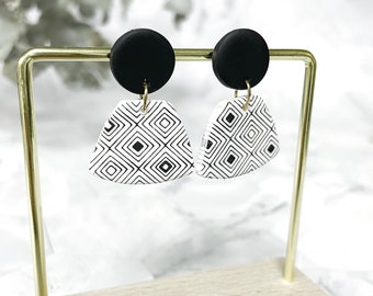 Boucles d’oreilles argile polymère faites à la main / boucles d’oreilles géométriques acier chirurgical minimaliste noir et blanc