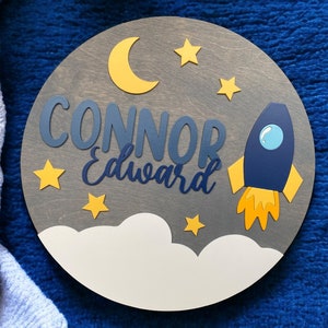 Digital Outer Space Theme Nursery Sign Digital Cut File / Spaceship Rocket Round Género Neutral Baby Sign / Glowforge Ready SVG