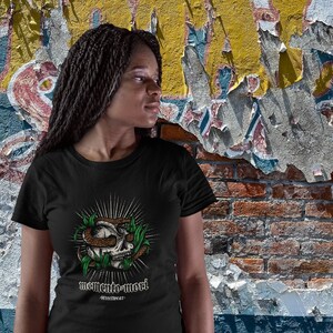 Skull T-Shirt | Snake | Skull Gifts | Dark Gothic | Death | Snake In Skull Memento Mori Streetwear | Men and Women&#39;s Unisex Tee