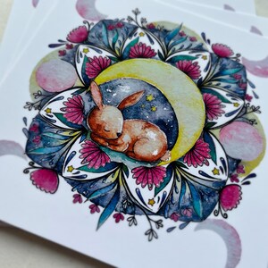 postale carrée à thème de printemps | Art floral lapin lune | Illustration animale botanique | Mini impression aquarelle