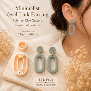 Könnte beinhalten: Minimalist Oval Link Earring Polymer Clay Cutters with drill guide, available size 33mm - 60mm, STL FILE DIGITAL DOWNLOAD. Salbeigrüne ovale Ohrringe mit rundem Stecker, abgebildet neben beigen Kunststoff-Ausstechformen für Ton.