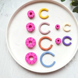 Guía para aretes de aro de arcilla polimérica, cortador de 8 agujeros, sello, textura, plantilla, arco, juego de moldes