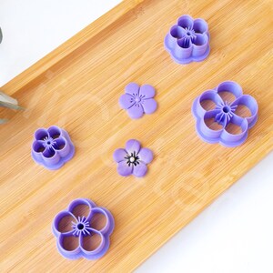 Blumen Ausstechformen Polymer Clay: Gänseblümchen, Violett, Blau - Ohrringe Herstellung Set