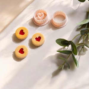 Hjärtformad polymerlera utstansad för alla hjärtans dag örhängesform 20-35 mm DIY smyckestillverkning kärleksverktyg, hjärtformad kakform