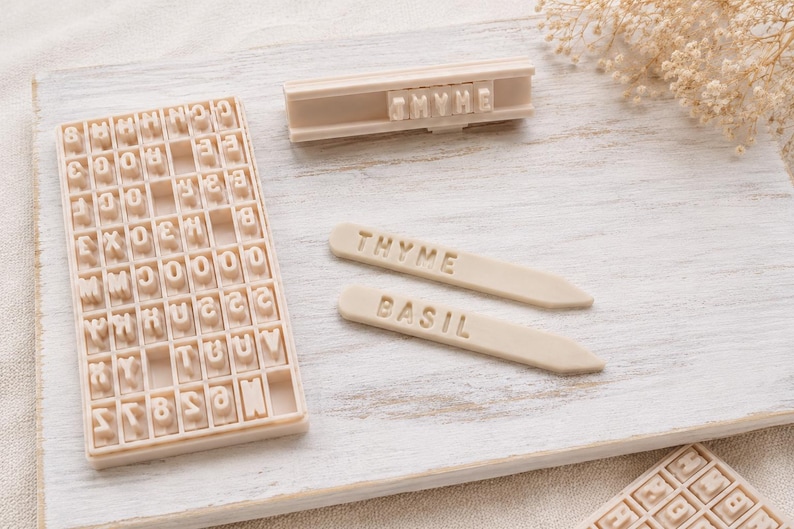 Plant Sign Builder Kit | Custom Garden Plant Markers | Reusable Herb Labels with 8mm Alphabet 3D Printed PLA Plant Stakes | Gardening Gift Letters+box+Handle