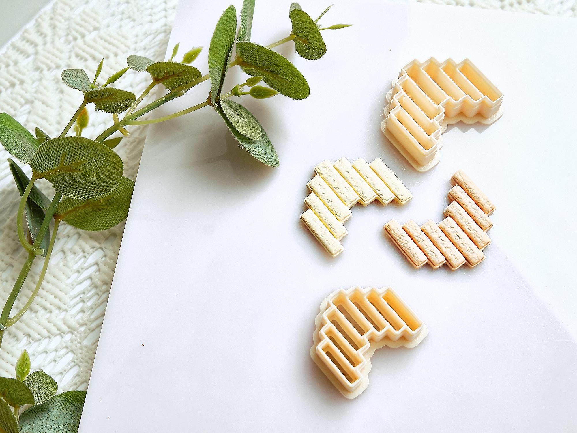 Set 6 Stampi Per Pasta Polimerica: Volti Astratti E Taglierino Ad Arco Per Gioielli