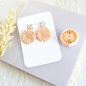 Textured Petal Flower Clay Cutter: DIY Jewelry Mold (25mm, 30mm, 35mm)
