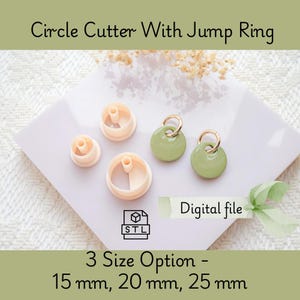 Puede incluir: Un conjunto de cortadores circulares con anillas y pendientes. La imagen incluye tres tamaños: 15 mm, 20 mm y 25 mm. El texto "Circle Cutter With Jump Ring" y "Digital file" es visible. Los cortadores son de color rosa claro.