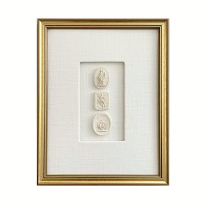 Intaglios No. 6 Marfim - Intaglios Europeus - Arte emoldurada em linho Shadowbox