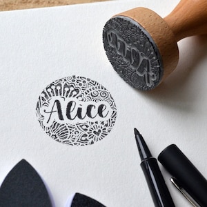 Tampon à encre Mandala personnalisé Prénom et Naissance.
