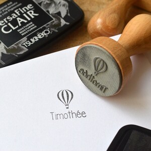 Tampon Montgolfière personnalisée. Tampon à encre Prénom et Montgolfière Naissance. Tampon pour anniversaire personnalisable.