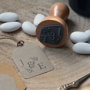 Tampon Mariage Initiales personnalisées. Tampon à encre personnalisable Mariage. Tampon pour faire-part Mariage personnalisable.