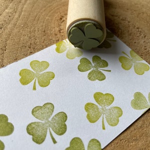 Mini Tampon Trèfle. Tampon à encre trefle petit format. Tampon pour st patrick trefle. Tampon scrapbooking minimaliste. Tampon minimaliste.