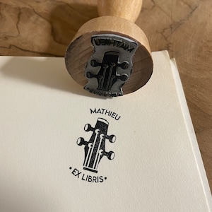 Tampon Guitare Basse personnalisé. Tampon à encre Ex Libris Musique. Tampon personnalisable Basse instrument. Bass guitar stamp. Music stamp