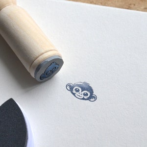 Mini Tampon Singe. Tampon à encre Singe petit format. Tampon pour anniversaire Jungle.