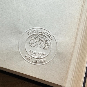 Pince à gaufrer personnalisée Ex libris Arbre de vie. Tampon à sec Prénom et arbre de vie. Cadeau Littérature personnalisé. Tampon Ex Libris