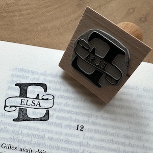 Tampon Monogramme et prénom personnalisé. Tampon à encre personnalisable Ex libris. Tampon pour faire-part Mariage personnalisable.