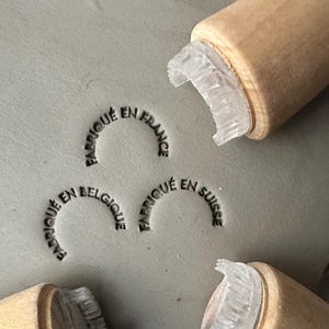 Tampon poterie Message Fabriqué en France. Tampon pour céramique Fabriqué en Suisse ou Belgique. Tampon pour poterie céramique.
