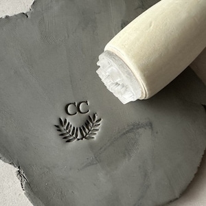 Tampon poterie initiales et branches personnalisé. Tampon pour céramique branche. Tampon pour poterie céramique personnalisable.