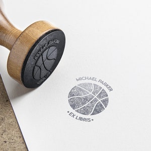 Tampon Ex Libris personnalisé Basketball. Tampon à encre Ex Libris Basketball. Tampon pour livre Basket personnalisable. Tampon sport