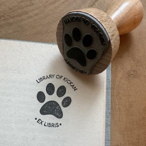 Tampon pour Livre Patte de chien personnalisé. Tampon à encre Ex Libris Prénom et Chien. Grand tampon personnalisable. Tampon Ex Libris