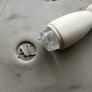 Tampon poterie Initiales et cercle personnalisé. Tampon pour céramique cercle avec Initiales. Tampon pour poterie céramique personnalisable.