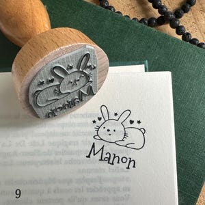 Tampon Lapin personnalisé. Tampon à encre Prénom et Lapin baptême. Tampon pour anniversaire personnalisable.