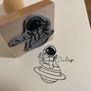 Timbro personalizzato dell'astronauta. Timbro a inchiostro con nome e spazio. Timbro grande personalizzabile per il compleanno. Timbro spaziale Ex Libris