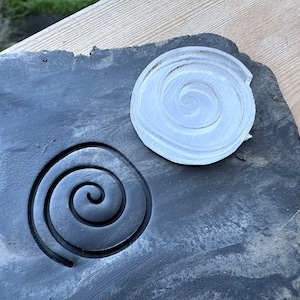 Tampon poterie Spirale. Tampon pour céramique Spirale. Tampon Spirale pour poterie céramique.
