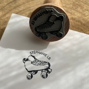 Tampon Roller personnalisé. Tampon à encre Patin à roulettes Prénom personnalisé. Tampon pour anniversaire personnalisable.Cadeau sur mesure