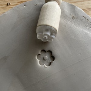 Tampon poterie Fleur. Tampon pour céramique Fleur. Tampon pour poterie céramique.