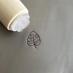 Tampon poterie Monstera. Tampon pour céramique feuillage. Tampon feuille pour poterie céramique.