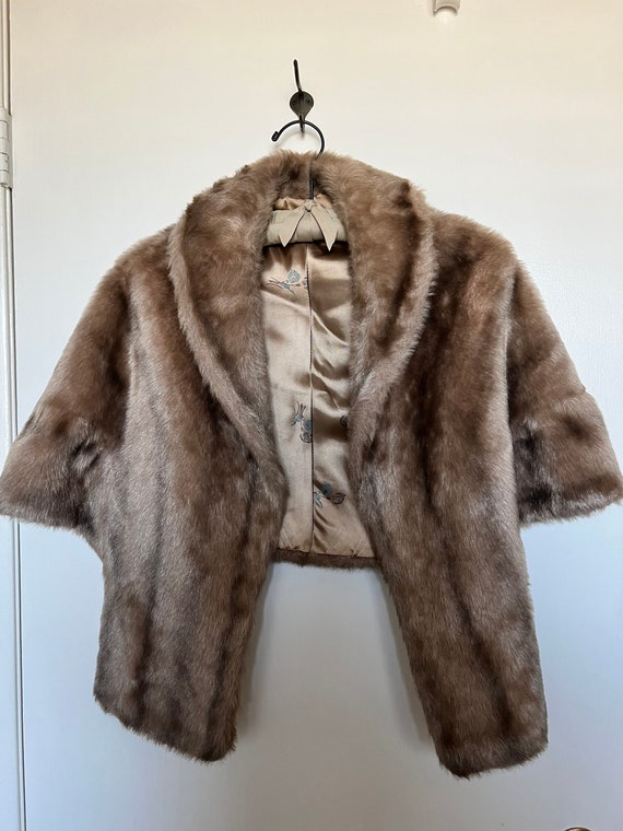 Women’s Stylish Faux Fur Cape