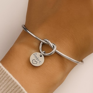 Personalized bangle bracelet with first name - Engraved jewelry - Women&#39;s bracelet, personalized gift, engraved, mom gift, daughter bracelet, birth