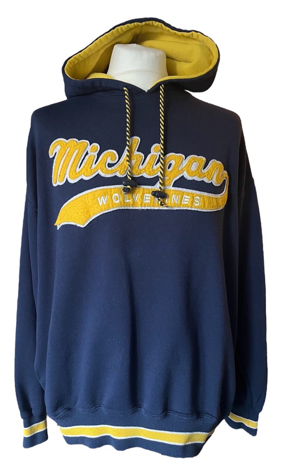 Vintage 1990's NCAA Michigan Wolverines Starter Script Tailsweep
