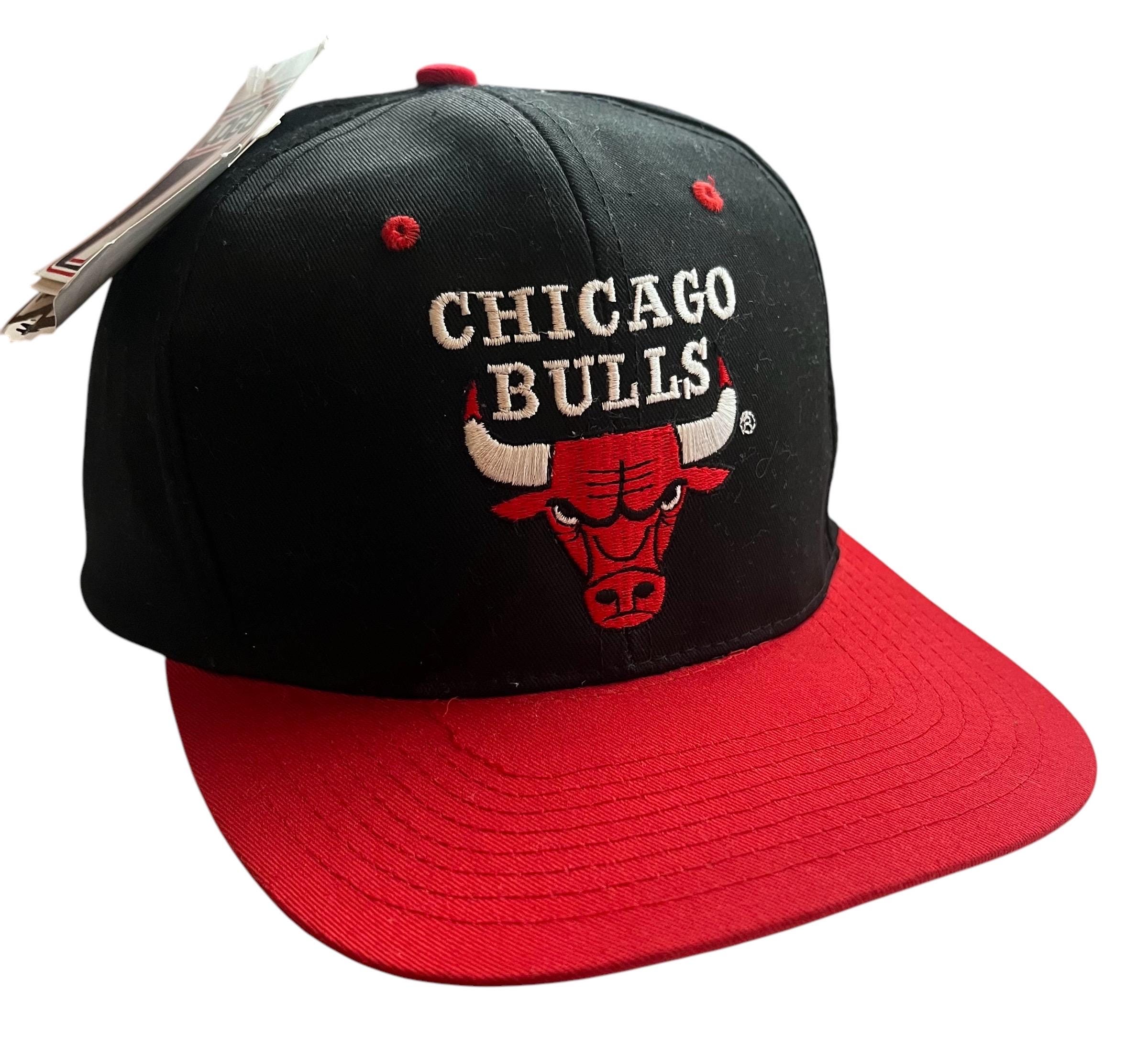 Casquette snapback Mitchell & Ness x Billie Eilish noire/rouge Chicago Bulls Hardwood Classics Patch pour