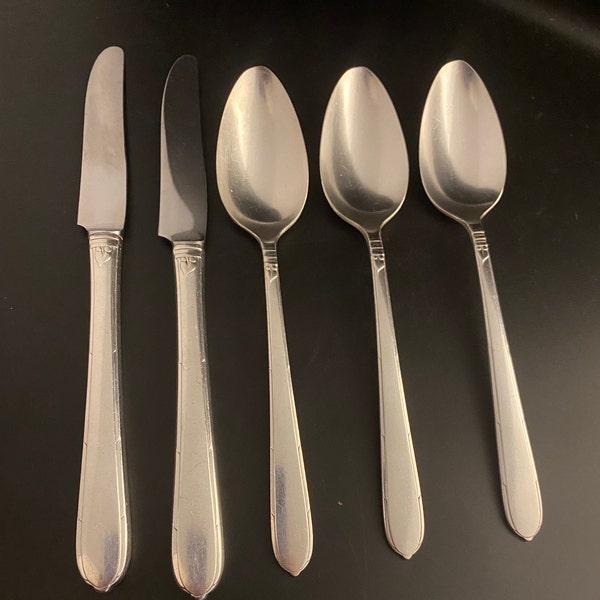 Reverie Silverplate Flatware, Knives and Spoons, 1937, by Oneida Community Plate