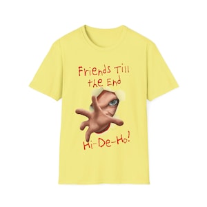 Puede incluir: Camiseta amarillo claro con el texto rojo "Friends Till the End" y "Hi-De-Ho!". El diseño presenta una mano y un ojo rompiendo la tela en el centro.