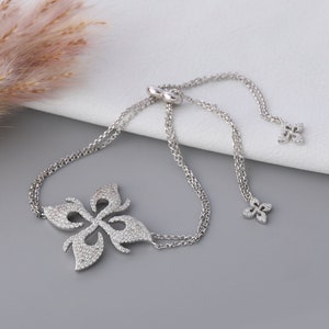 Vier Blütenblätter Blumen Armband | Lockeres Doppelketten Armband aus Sterling Silber | Alltags Diamant Armband | Hochzeitsgeschenk | Flexibles Armband