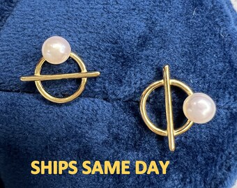 Round Pearl Earrings. Freshwater Pearl Earrings in 925 Sterling Silver. pearl wedding and bridesmaid jewel. Yellow earring. Gift for her.