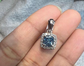 Fancy vivid blue cushion cut diamond gold Pendant. SI-VS quality 0.8-1 carat. Conflict free lab grown royal blue diamond and 14kt gold chain