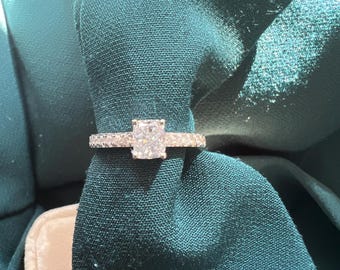 1.25 carat total weight cushion cut diamond solitaire. Genuine Cushion cut diamond engagement ring. 100% natural diamond gold wedding band